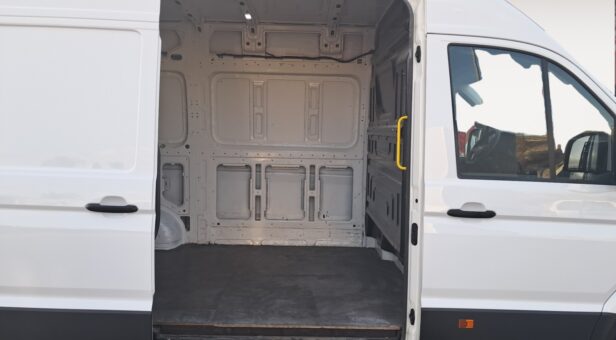 VOLKSWAGEN CRAFTER FURGON 2.0 TDI 103KW 35 MWB 140 4p