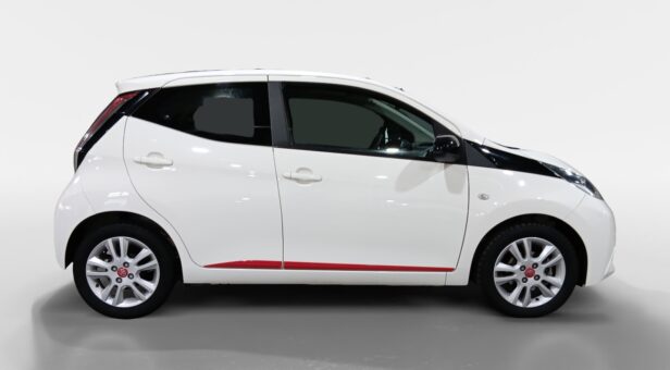 TOYOTA AYGO 1.0 VVT-I X-PLAY 69 5p