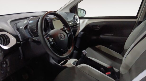 TOYOTA AYGO 1.0 VVT-I X-PLAY 69 5p