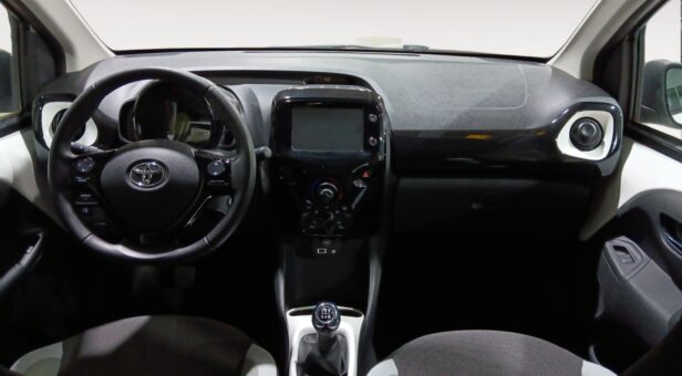 TOYOTA AYGO 1.0 VVT-I X-PLAY 69 5p