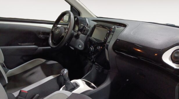 TOYOTA AYGO 1.0 VVT-I X-PLAY 69 5p