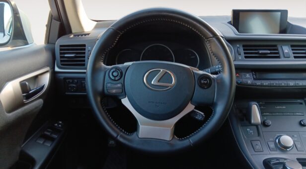 LEXUS SERVIPLEM-BARYVAL 200h BUSINESS HYBRID AUTO 1.8 136 5p