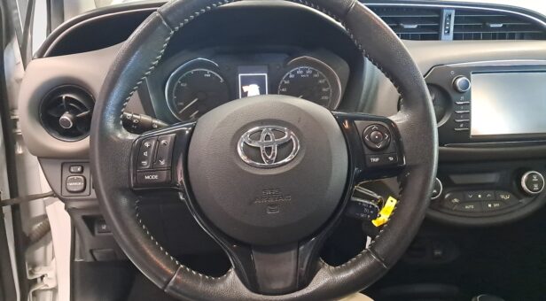 TOYOTA YARIS BERLINA CON PORTON 1.5 VVT-I HYBRID ACTIVE AUTO 100 5p