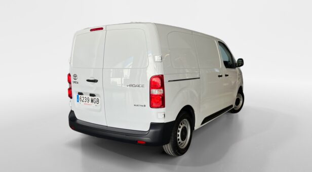 TOYOTA PROACE VERSO COMBI BEV 75KWH L1 GX 6STR 136 4p