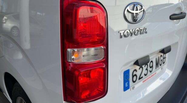 TOYOTA PROACE VERSO COMBI BEV 75KWH L1 GX 6STR 136 4p