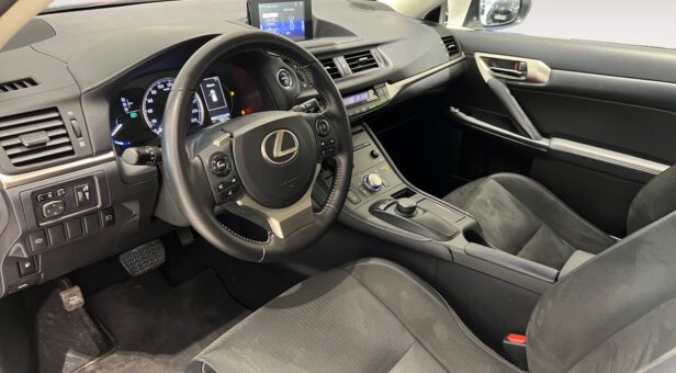 LEXUS SERVIPLEM-BARYVAL BERLINA CON PORTON 1.8 200H HYBRID EXECUTIVE AUTO 136 5p