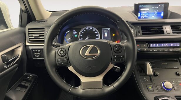 LEXUS SERVIPLEM-BARYVAL BERLINA CON PORTON 1.8 200H HYBRID EXECUTIVE AUTO 136 5p