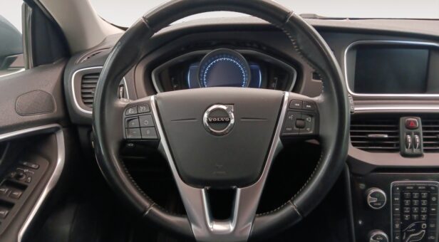 VOLVO V40 BERLINA CON PORTON 2.0 D2 MOMENTUM 120 5p