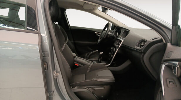 VOLVO V40 BERLINA CON PORTON 2.0 D2 MOMENTUM 120 5p