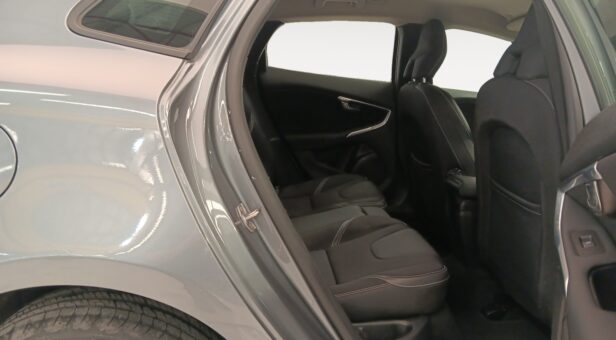 VOLVO V40 BERLINA CON PORTON 2.0 D2 MOMENTUM 120 5p