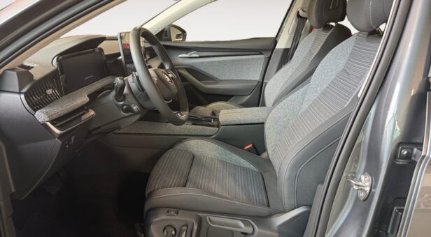 SKODA SUPERB FAMILIAR 2.0 TDI 110KW DSG SELECTION COMBI 150 5p