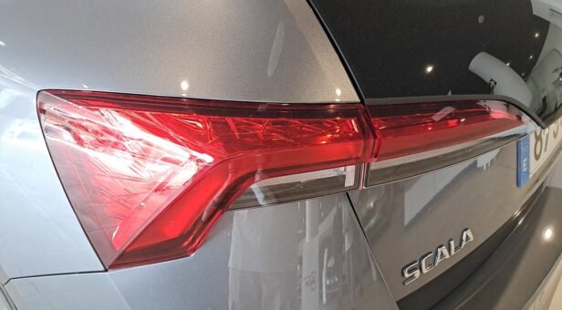 SKODA SCALA BERLINA CON PORTON 1.0 TSI 70KW AMBITION 95 5p