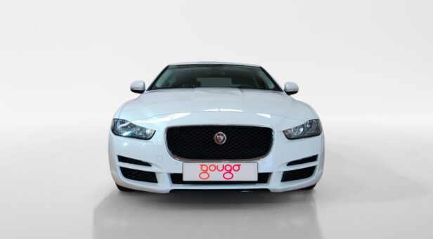 JAGUAR XE SEDAN 2.0D 132KW PURE AUTO 180 4p