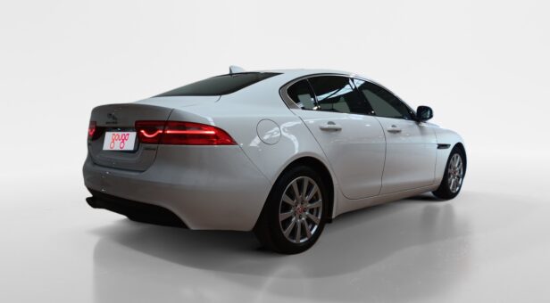 JAGUAR XE SEDAN 2.0D 132KW PURE AUTO 180 4p