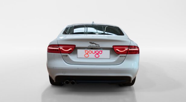 JAGUAR XE SEDAN 2.0D 132KW PURE AUTO 180 4p