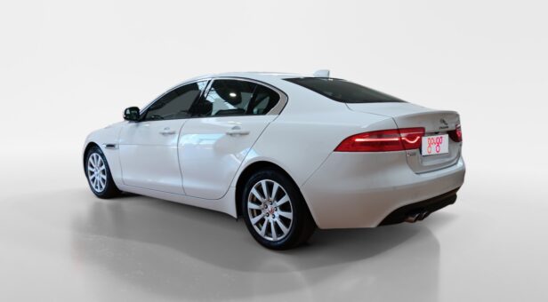 JAGUAR XE SEDAN 2.0D 132KW PURE AUTO 180 4p