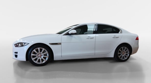 JAGUAR XE SEDAN 2.0D 132KW PURE AUTO 180 4p