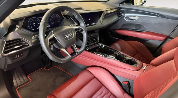 AUDI E-TRON GT SEDAN BEV 93KWH QUATTRO 476 4p