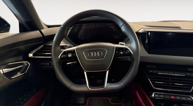 AUDI E-TRON GT SEDAN BEV 93KWH QUATTRO 476 4p