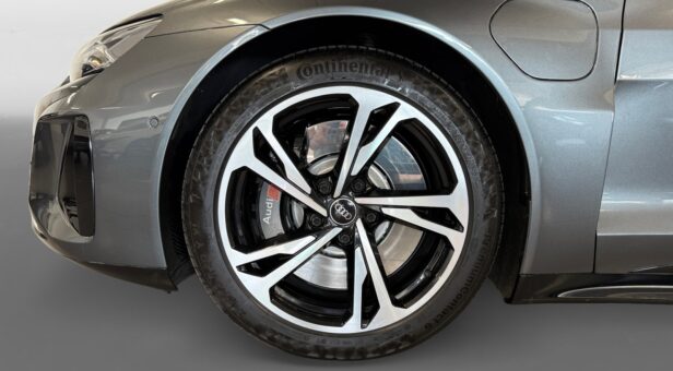 AUDI E-TRON GT SEDAN BEV 93KWH QUATTRO 476 4p