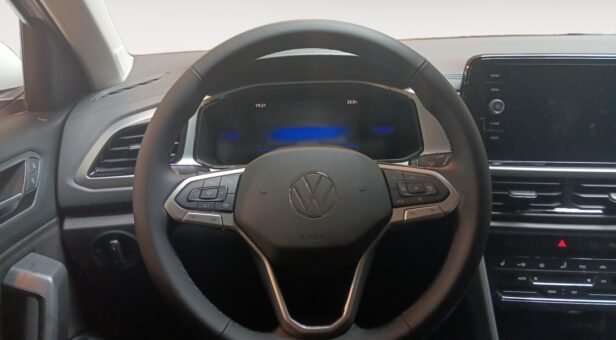 VOLKSWAGEN TROC «MáS» DARK 2.0 TDI 85 KW (115 cv) 6 VEL.