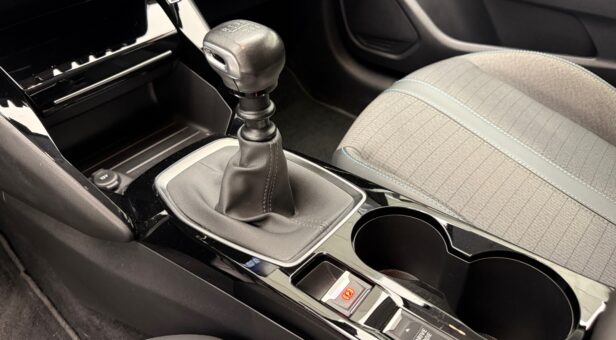 PEUGEOT 208 BERLINA CON PORTON 1.2 PURETECH 73KW ALLURE 100 5p