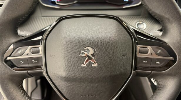 PEUGEOT 208 BERLINA CON PORTON 1.2 PURETECH 73KW ALLURE 100 5p
