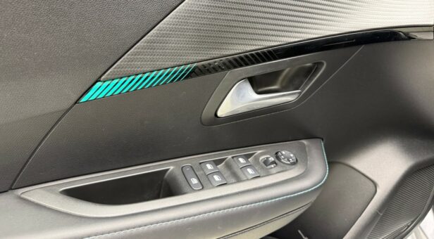 PEUGEOT 208 BERLINA CON PORTON 1.2 PURETECH 73KW ALLURE 100 5p