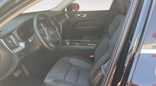 VOLVO XC60 TODOTERRENO 2.0 B4 D CORE AUTO 4WD 197 5p VOLVO XC60 TODOTERRENO 2.0 B4 D CORE AUTO 4WD 197 5p