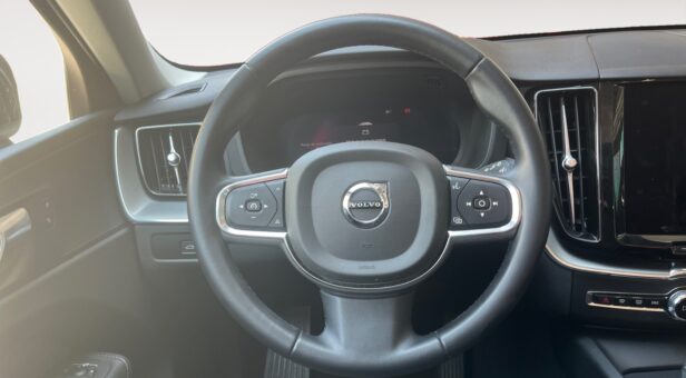 VOLVO XC60 TODOTERRENO 2.0 B4 D CORE AUTO 4WD 197 5p VOLVO XC60 TODOTERRENO 2.0 B4 D CORE AUTO 4WD 197 5p