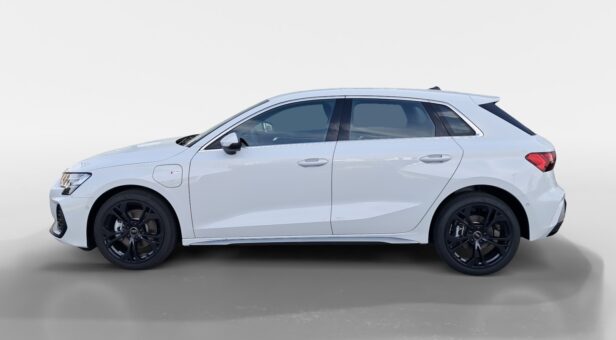 AUDI A3 BERLINA CON PORTON 1.5 40 TFSI E S TRONIC GENUINE ED SPBACK 204 5p