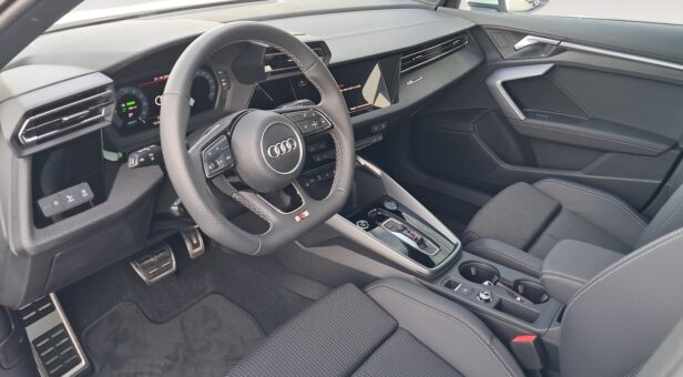 AUDI A3 BERLINA CON PORTON 1.5 40 TFSI E S TRONIC GENUINE ED SPBACK 204 5p