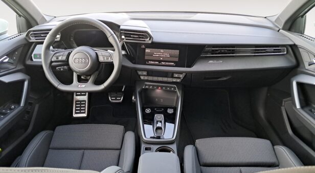 AUDI A3 BERLINA CON PORTON 1.5 40 TFSI E S TRONIC GENUINE ED SPBACK 204 5p