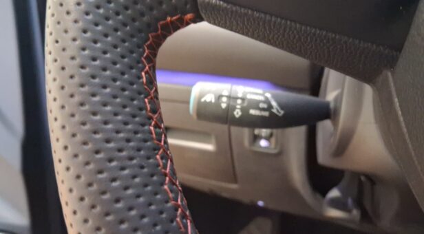 MG MG EHS MG EHS 1.5T 16.6kwh EDU 2WD LUX LHD Dark