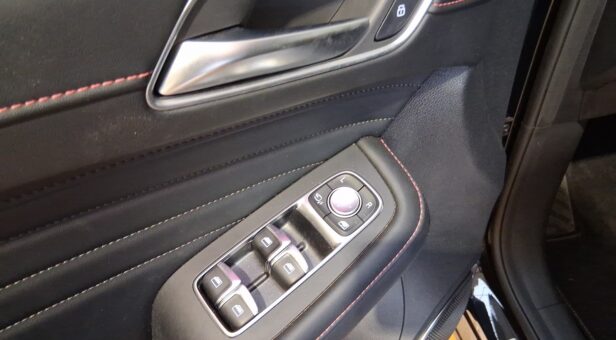 MG MG EHS MG EHS 1.5T 16.6kwh EDU 2WD LUX LHD Dark