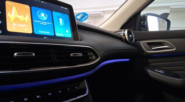 MG MG EHS MG EHS 1.5T 16.6kwh EDU 2WD LUX LHD Dark