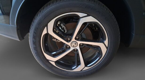 MG MG EHS MG EHS 1.5T 16.6kwh EDU 2WD LUX LHD Dark