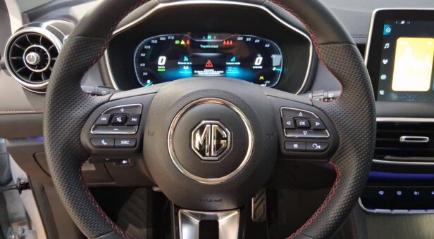 MG MG EHS MG EHS 1.5T 16.6kwh EDU 2WD LUX LHD Dark