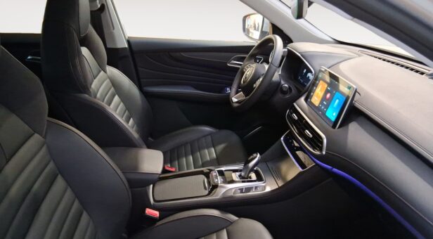 MG MG EHS MG EHS 1.5T 16.6kwh EDU 2WD LUX LHD Dark