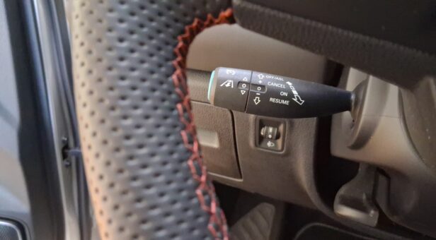 MG MG EHS MG EHS 1.5T 16.6kwh EDU 2WD LUX LHD Dark