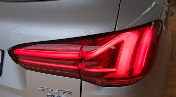 MG MG EHS MG EHS 1.5T 16.6kwh EDU 2WD LUX LHD Dark