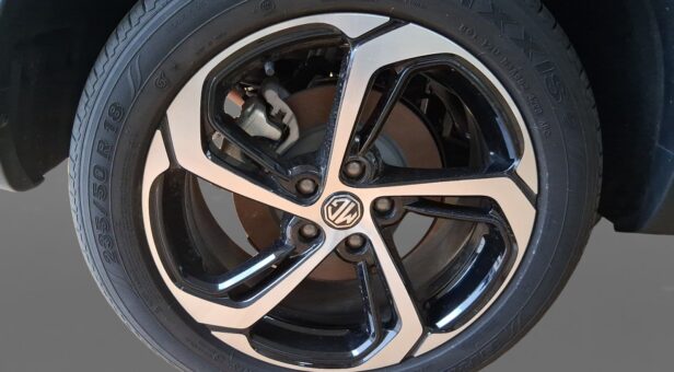 MG MG EHS MG EHS 1.5T 16.6kwh EDU 2WD LUX LHD Dark