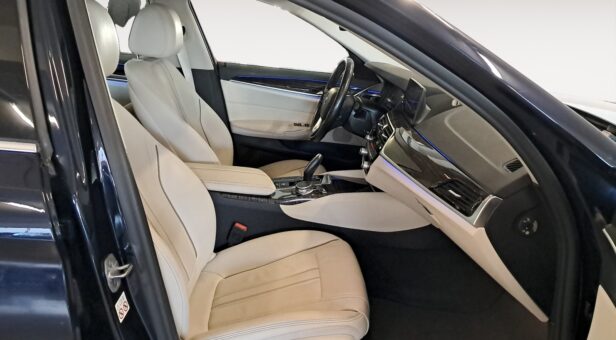 BMW SERIES 5 SEDAN 2.0 520D AUTO 190 4p