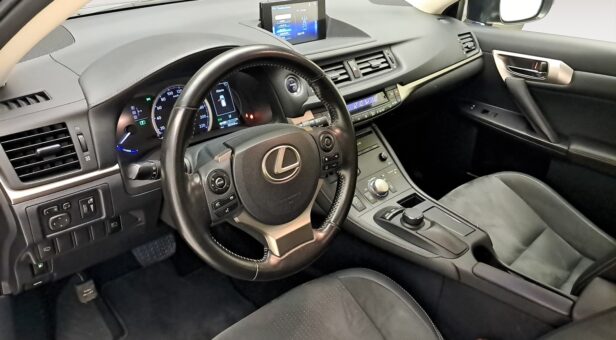 LEXUS CT 200h EXECUTIVE HYBRID AUTO 1.8cc 136cv 5P