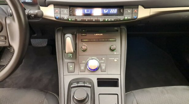 LEXUS CT 200h EXECUTIVE HYBRID AUTO 1.8cc 136cv 5P
