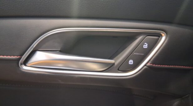 MG MG EHS MG EHS 1.5T 16.6kwh EDU 2WD COM LHD DARK