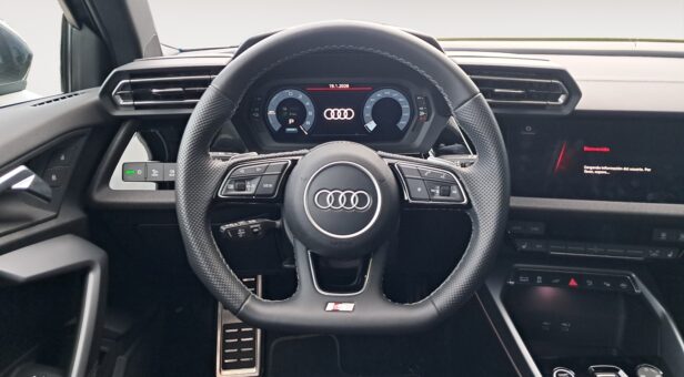 AUDI A3 BERLINA CON PORTON 1.5 40 TFSI E S TRONIC GENUINE ED SPBACK 204 5p