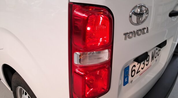 TOYOTA PROACE VERSO COMBI BEV 75KWH L1 GX 6STR 136 4p