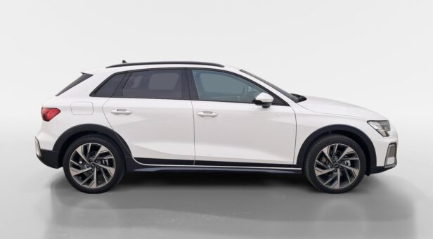 AUDI A3 BERLINA CON PORTON 1.5 40 TFSI E S TRONIC ALLSTREET GENUINE 204 5p