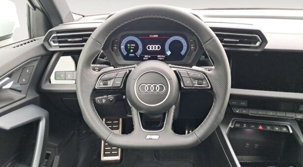 AUDI A3 BERLINA CON PORTON 1.5 40 TFSI E S TRONIC ALLSTREET GENUINE 204 5p